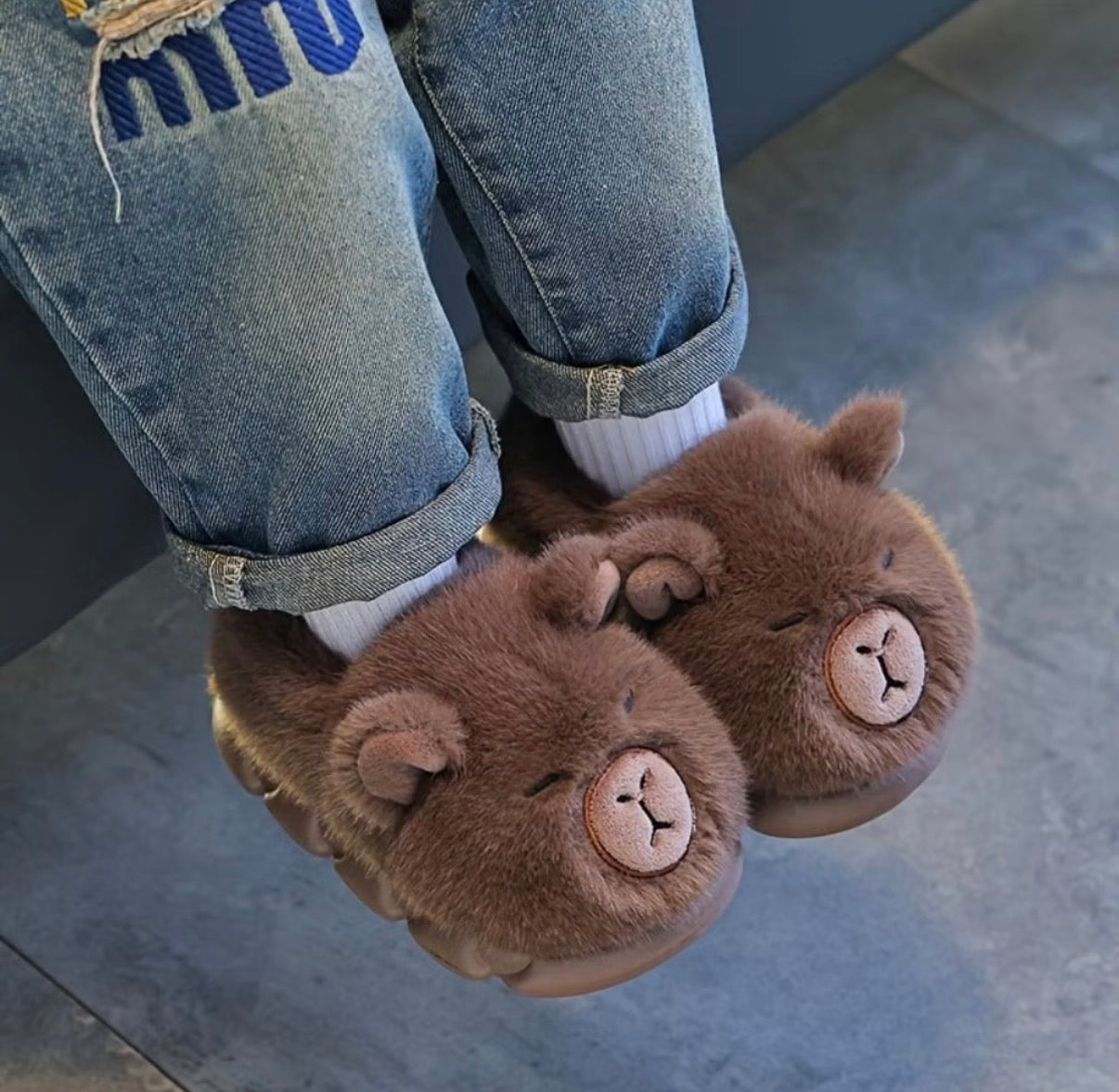 Pantufa Capivara Pelúciada Infantil - Lançamento 2027